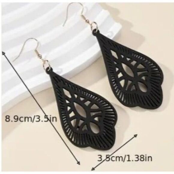 Black Light Weight Wooden Teardrop Earrings New - Picture 2 of 2